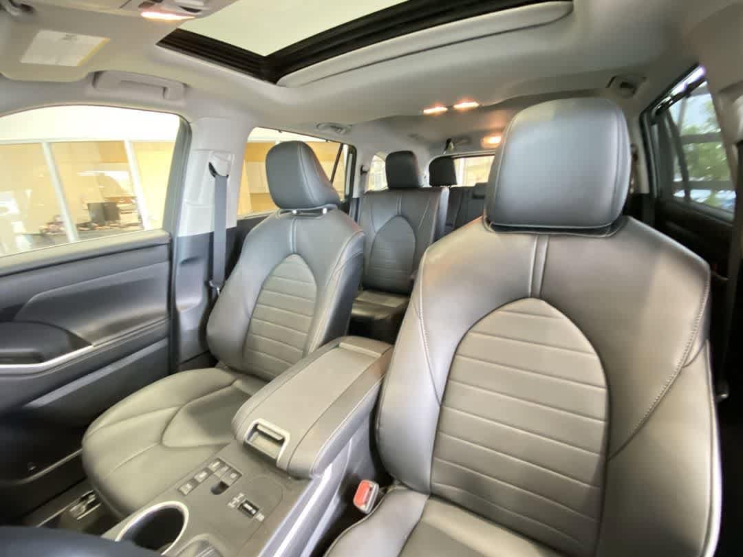 Thumbnail: 2024 Toyota Highlander - 14