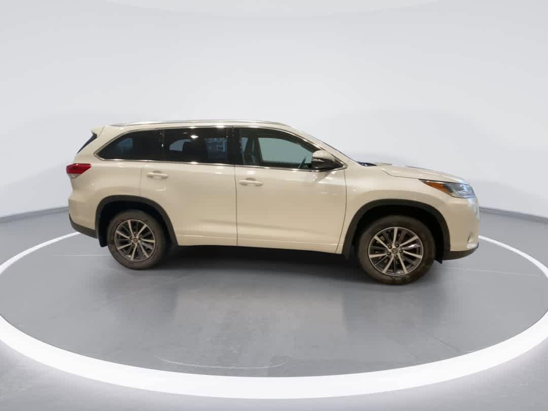 Thumbnail: 2018 Toyota Highlander - 9