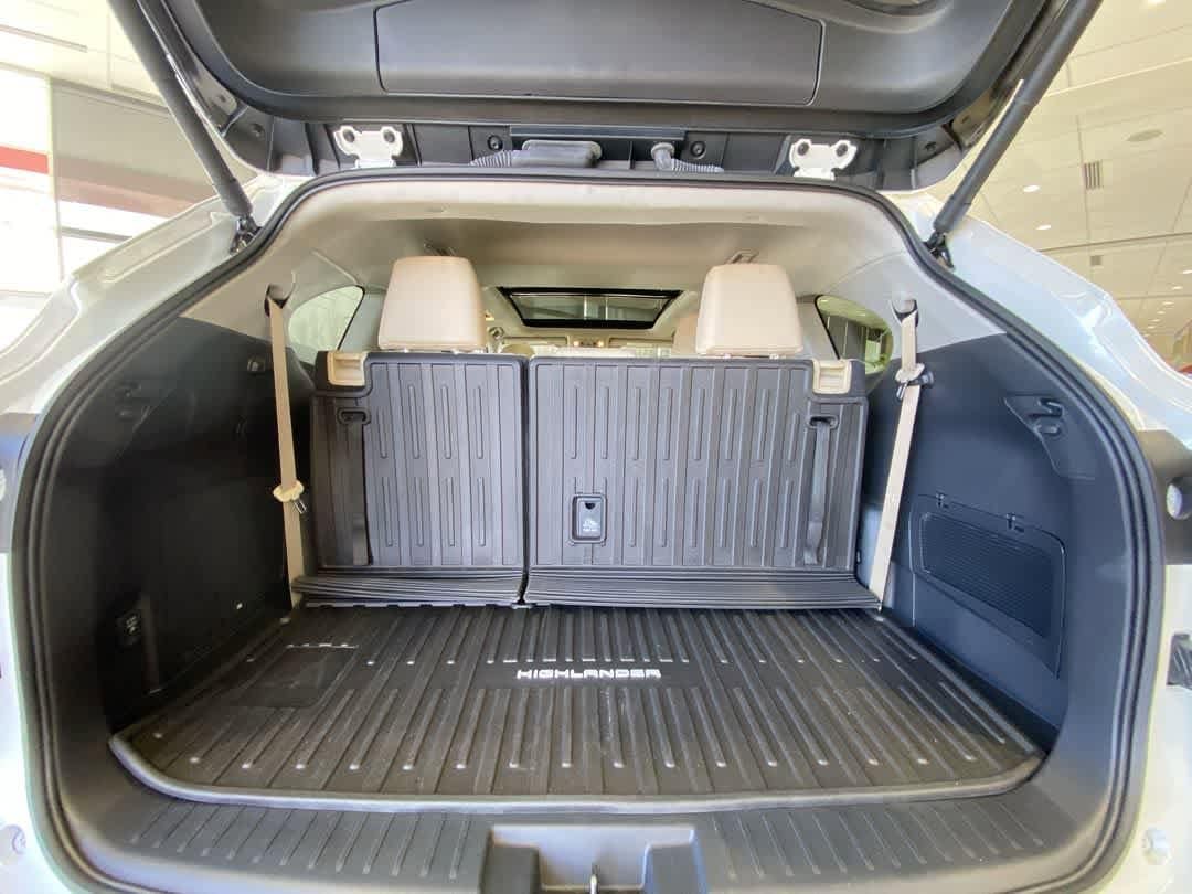 Thumbnail: 2024 Toyota Highlander - 27