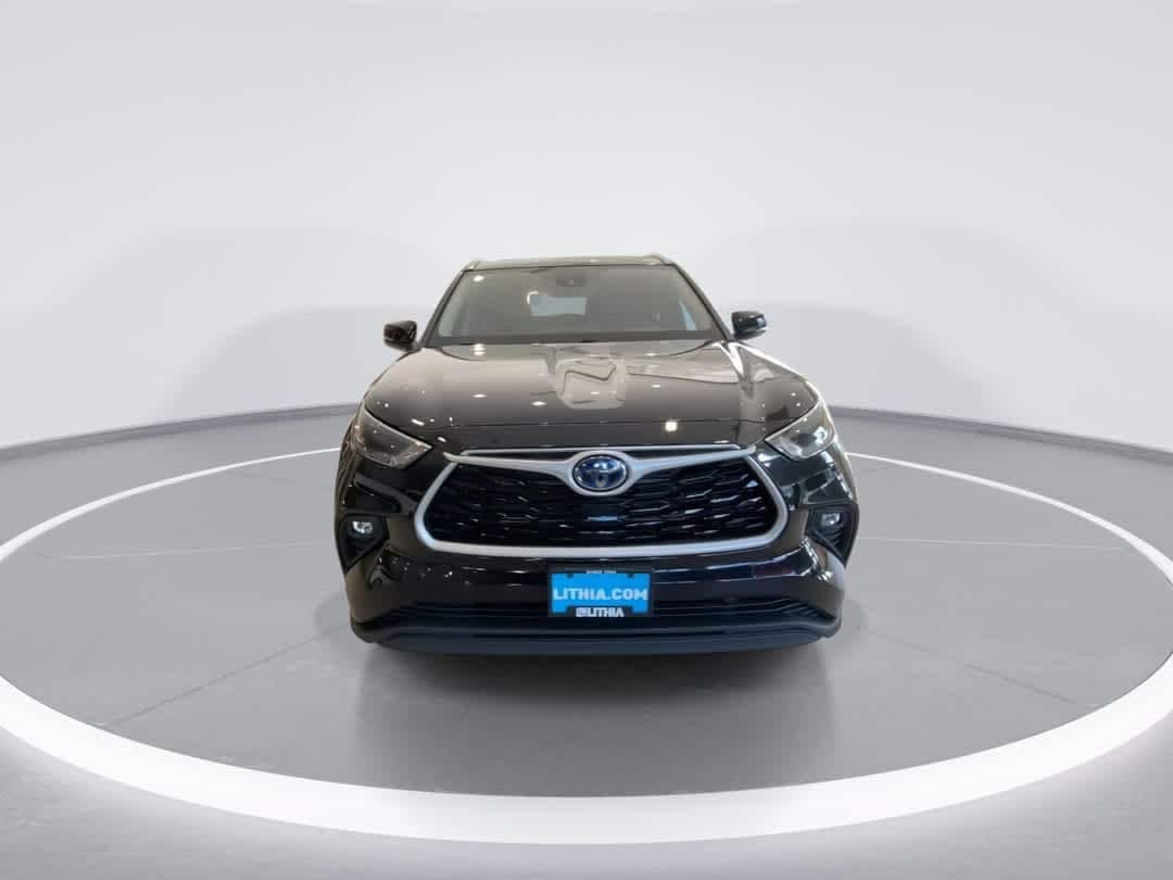 Thumbnail: 2022 Toyota Highlander - 3