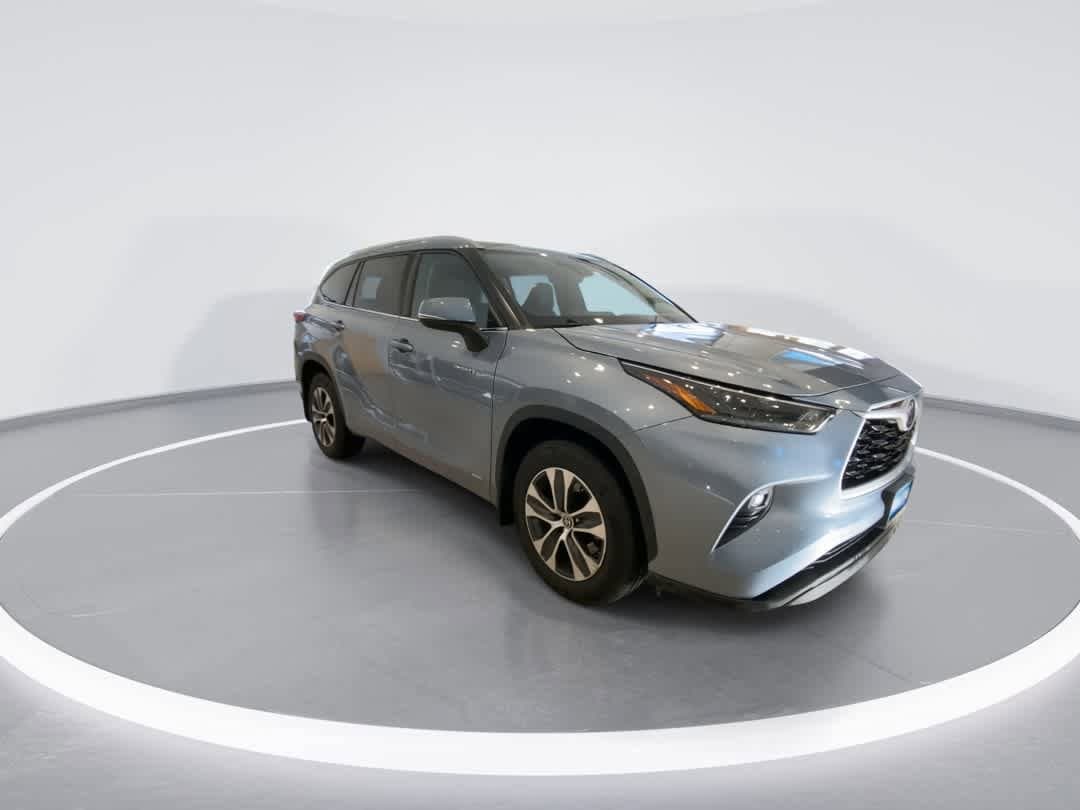Thumbnail: 2021 Toyota Highlander - 2