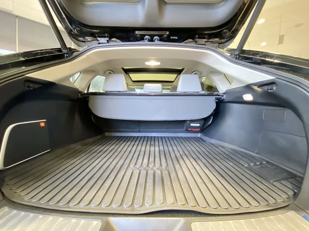 Thumbnail: 2021 Toyota Venza - 26