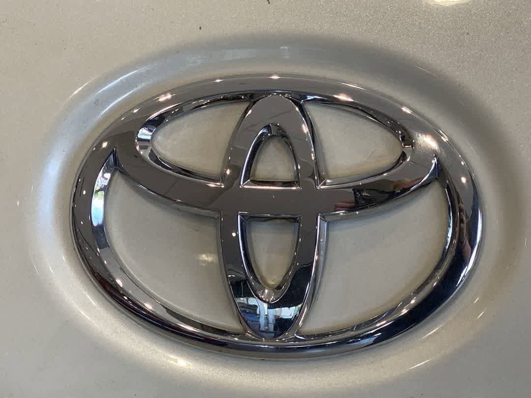 Thumbnail: 2017 Toyota Sienna - 10