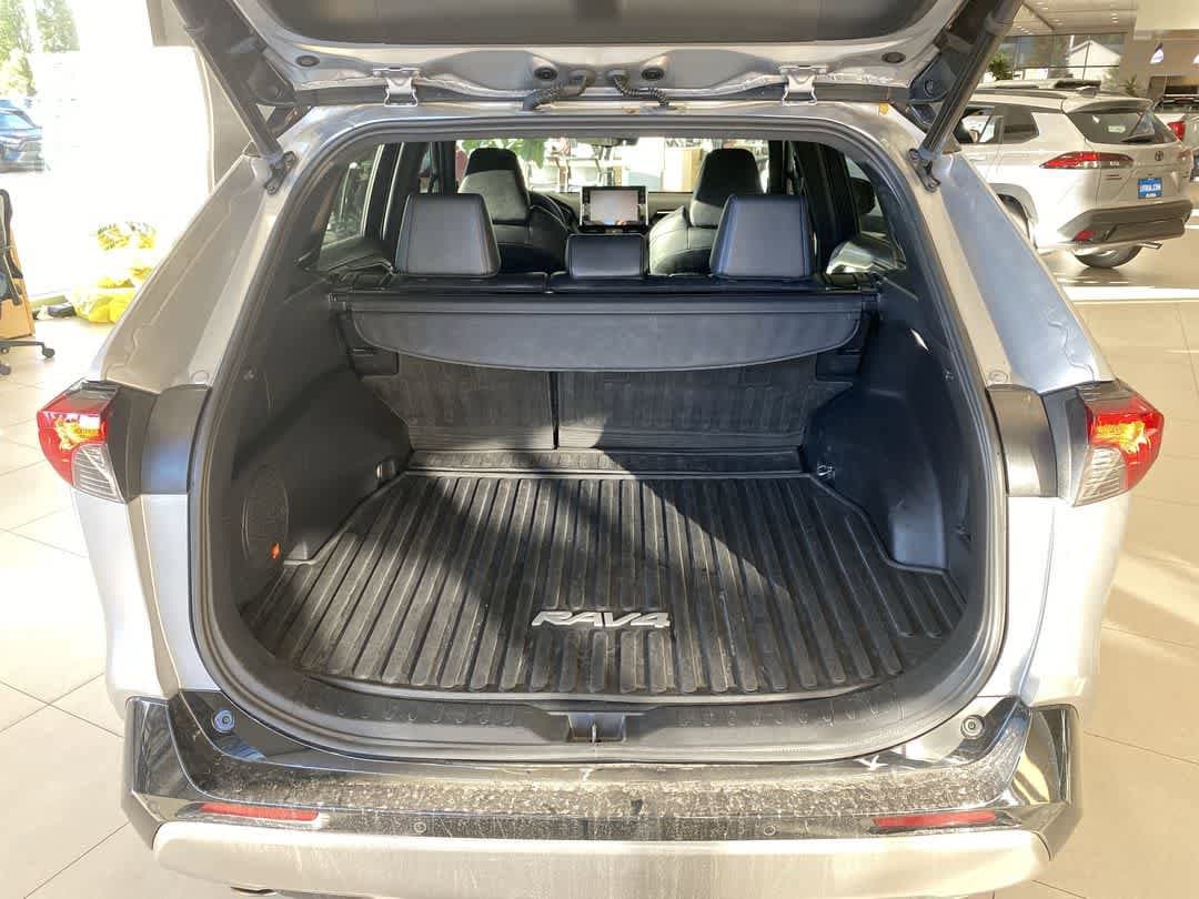 Thumbnail: 2022 Toyota RAV4 - 25