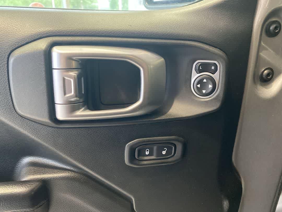 Thumbnail: 2019 Jeep Wrangler - 15