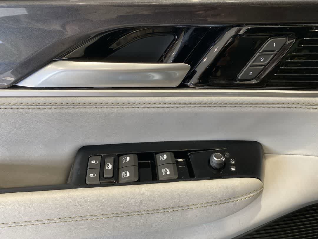 Thumbnail: 2024 Jeep Wagoneer - 13