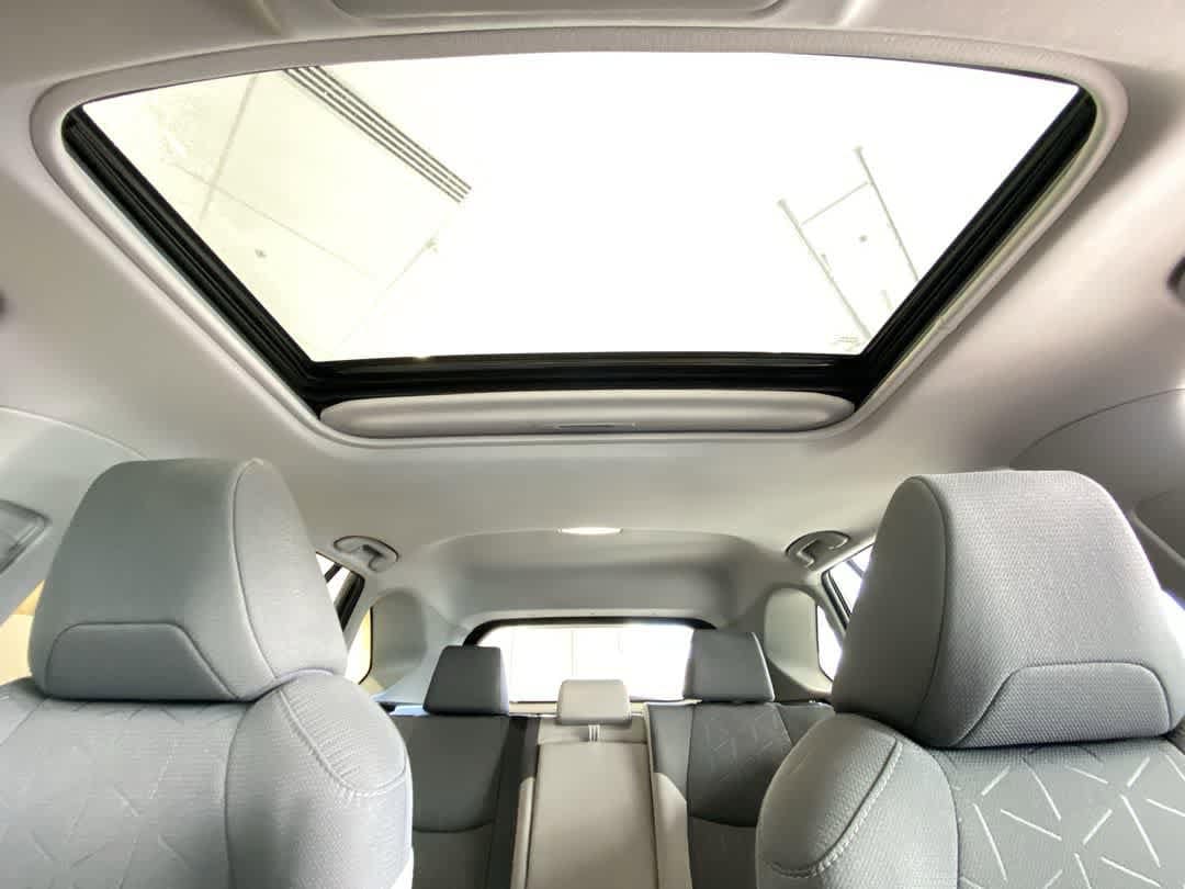 Thumbnail: 2022 Toyota RAV4 - 24