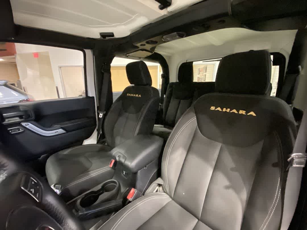 Thumbnail: 2015 Jeep Wrangler - 13