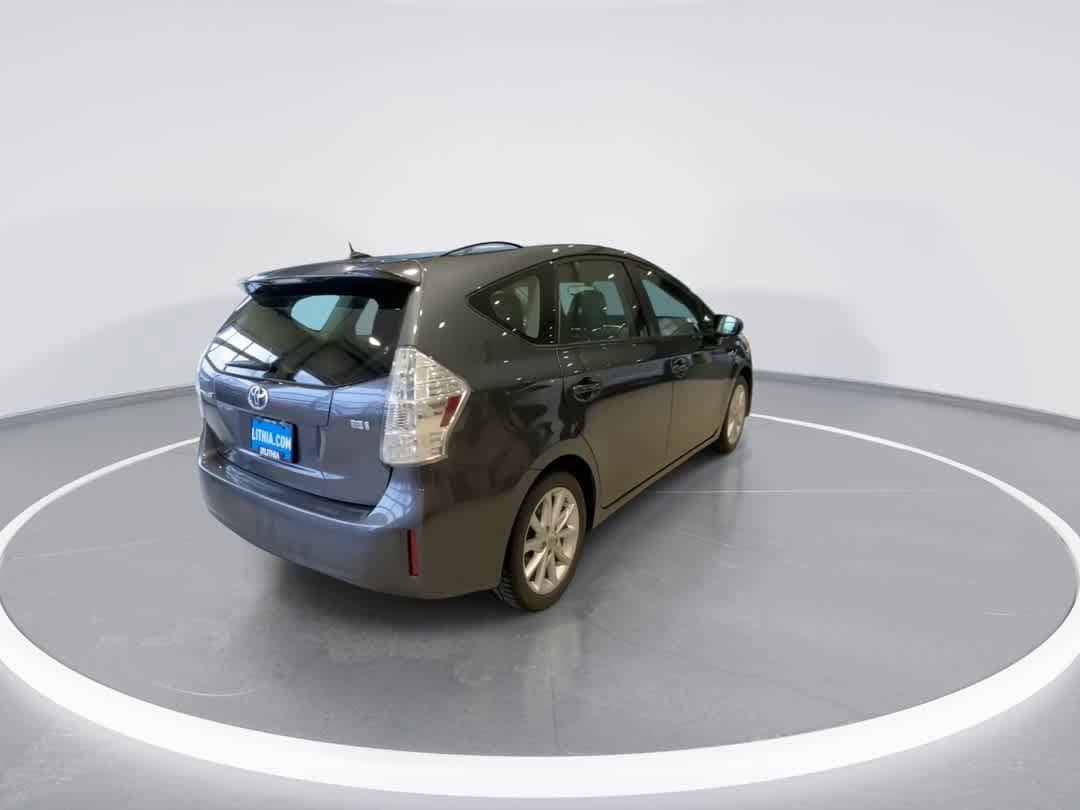 Thumbnail: 2013 Toyota Prius v - 8