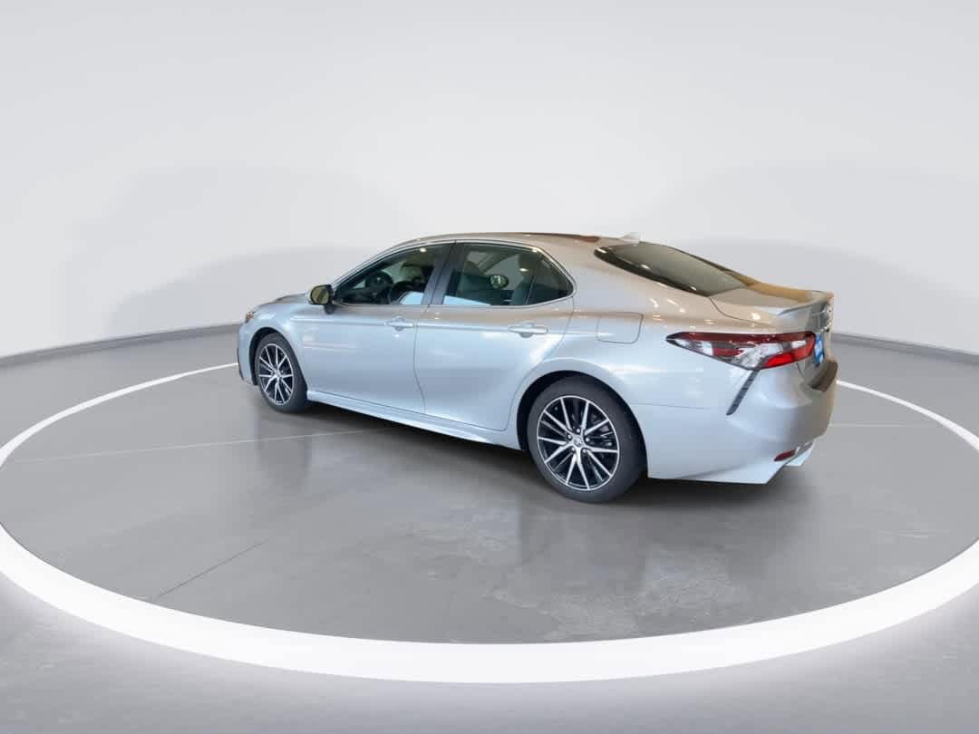 Thumbnail: 2022 Toyota Camry - 6