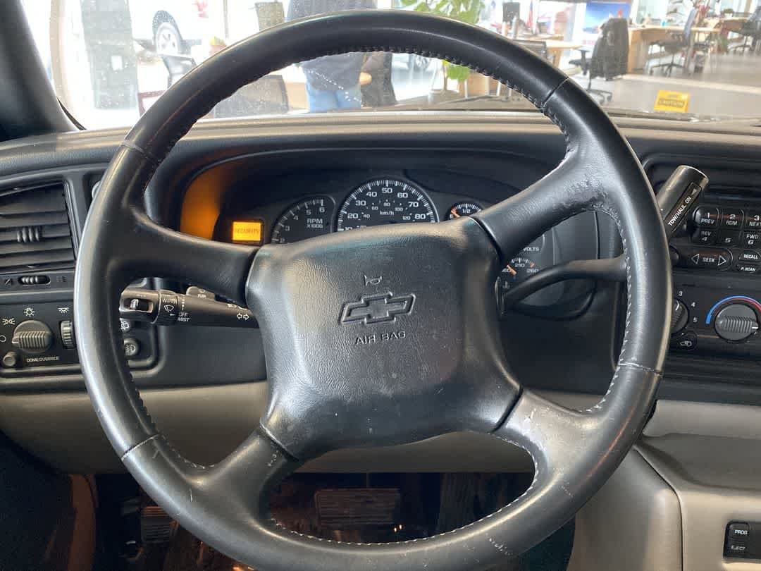 Thumbnail: 2002 Chevrolet Tahoe - 17