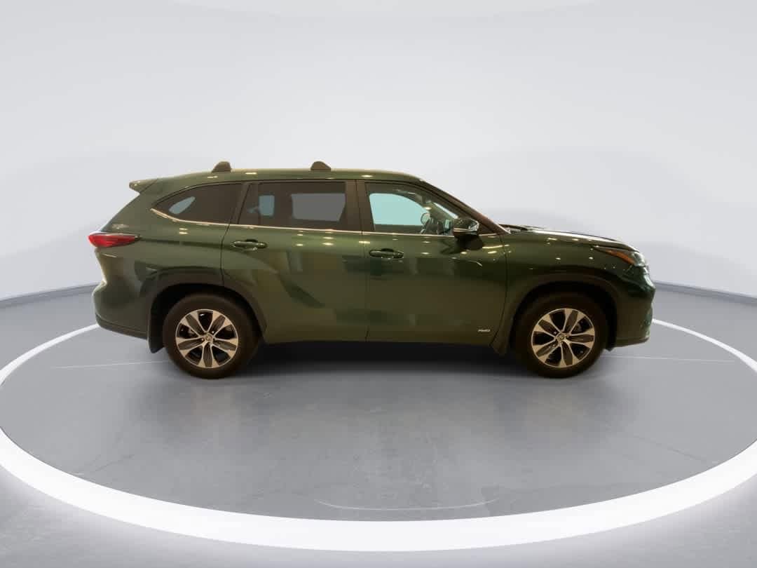 Thumbnail: 2023 Toyota Highlander - 9