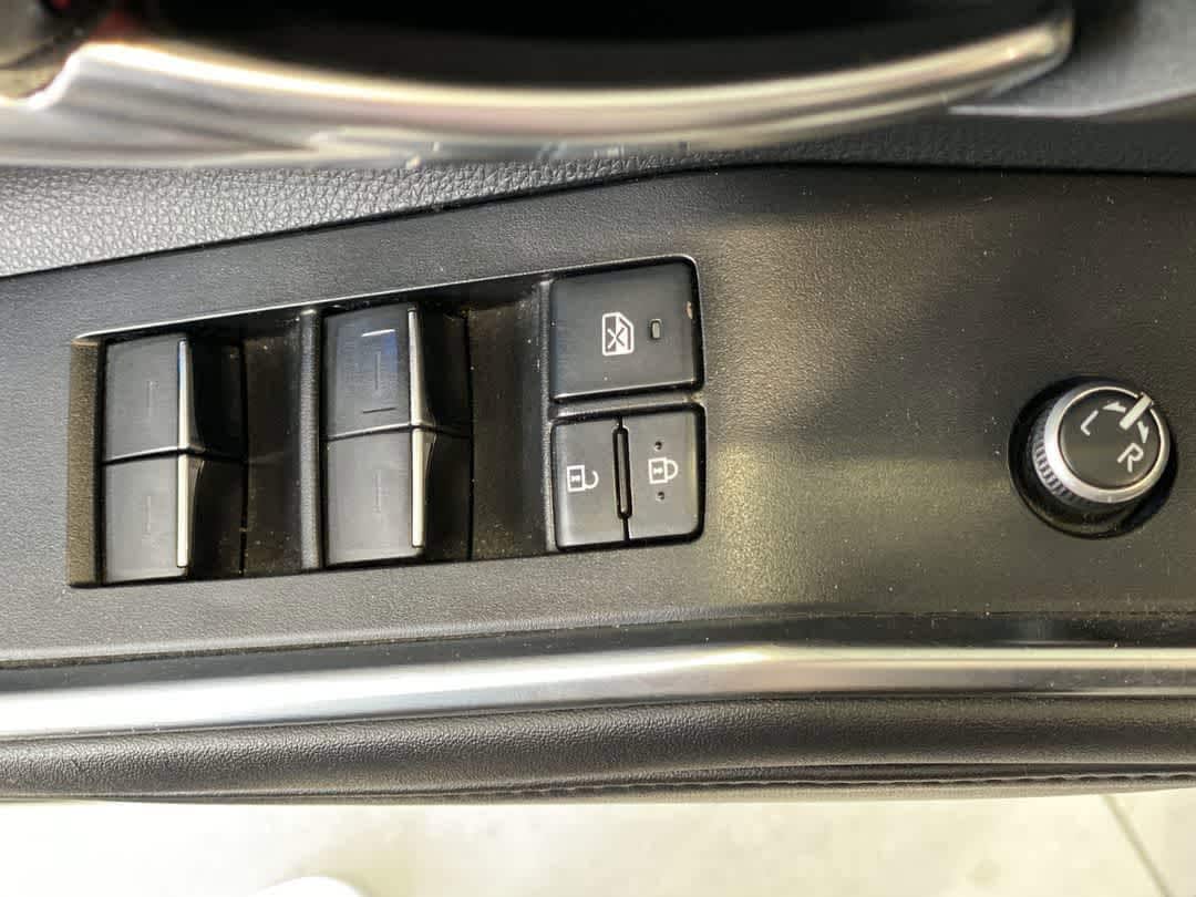 Thumbnail: 2021 Toyota Highlander - 16