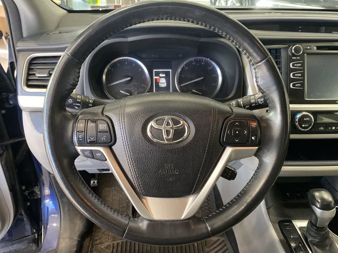 Thumbnail: 2015 Toyota Highlander - 14