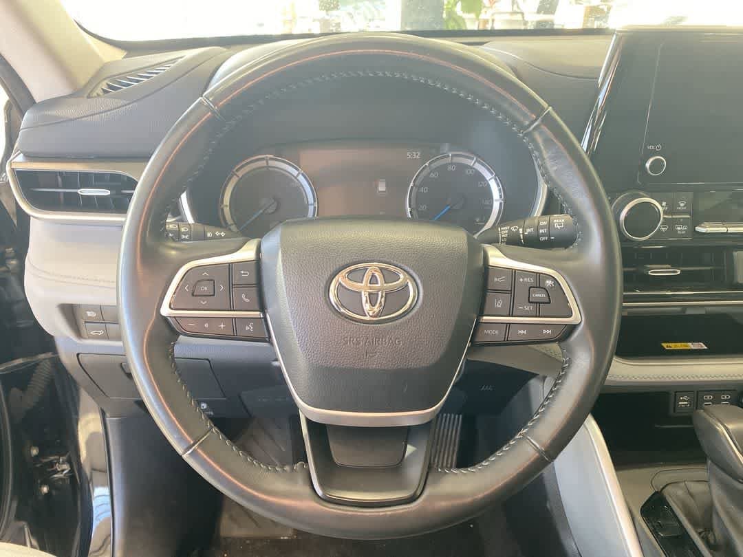 Thumbnail: 2023 Toyota Highlander - 17