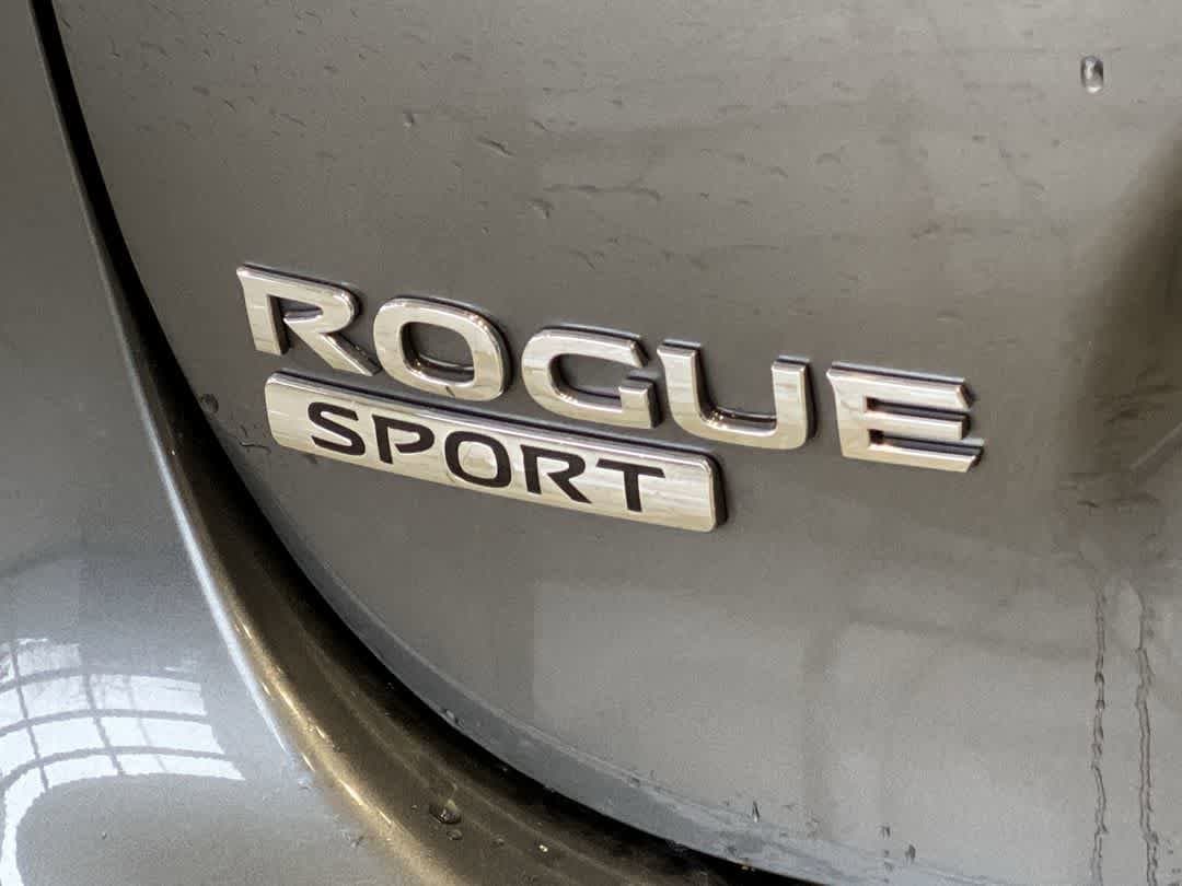 Thumbnail: 2021 Nissan Rogue Sport - 11