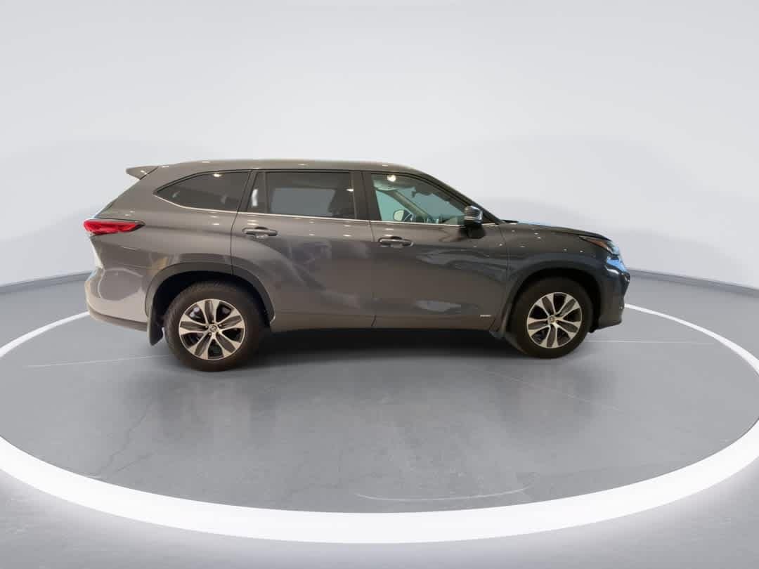 Thumbnail: 2023 Toyota Highlander - 9