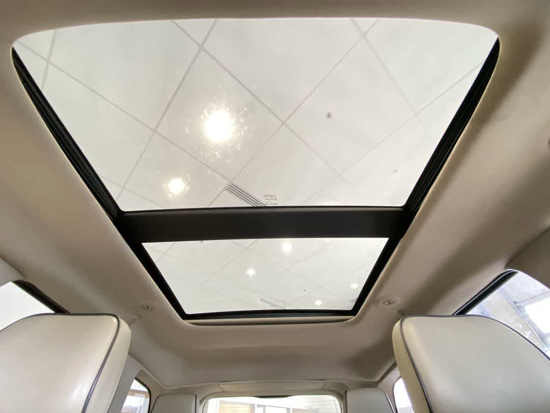 Thumbnail: 2017 Jeep Grand Cherokee - 25