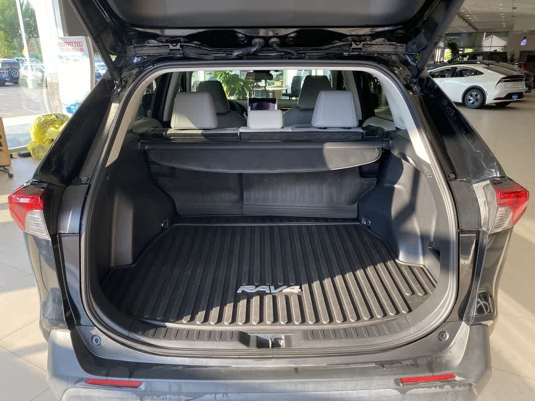 Thumbnail: 2024 Toyota RAV4 - 25