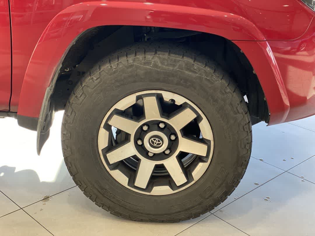 Thumbnail: 2017 Toyota 4Runner - 12