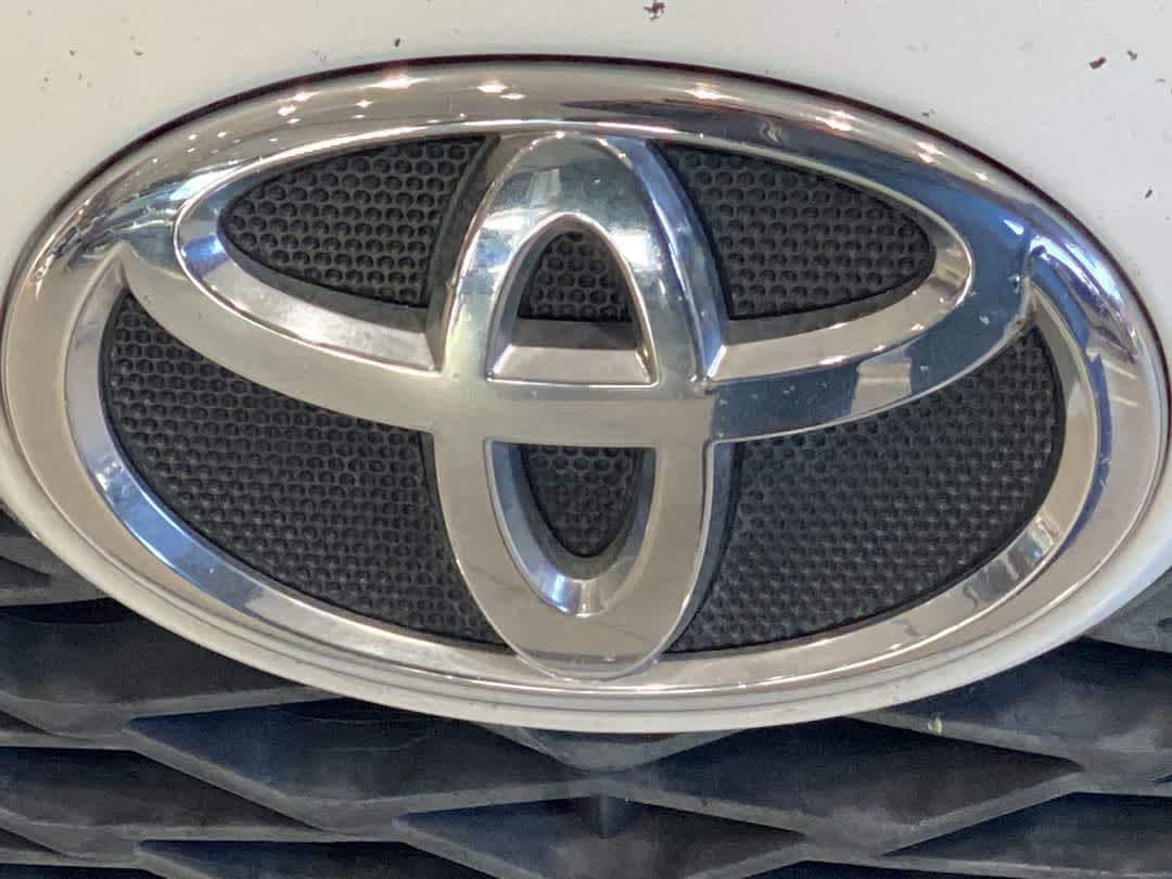 Thumbnail: 2010 Toyota Corolla - 10