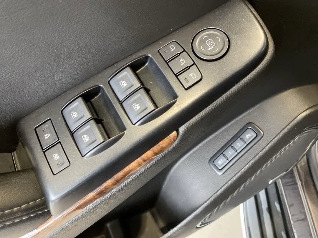 Thumbnail: 2018 Chevrolet Tahoe - 14