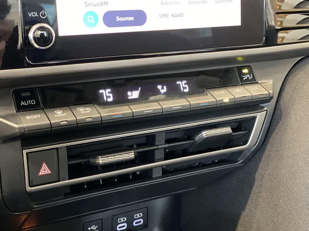 Thumbnail: 2025 Toyota Camry - 18