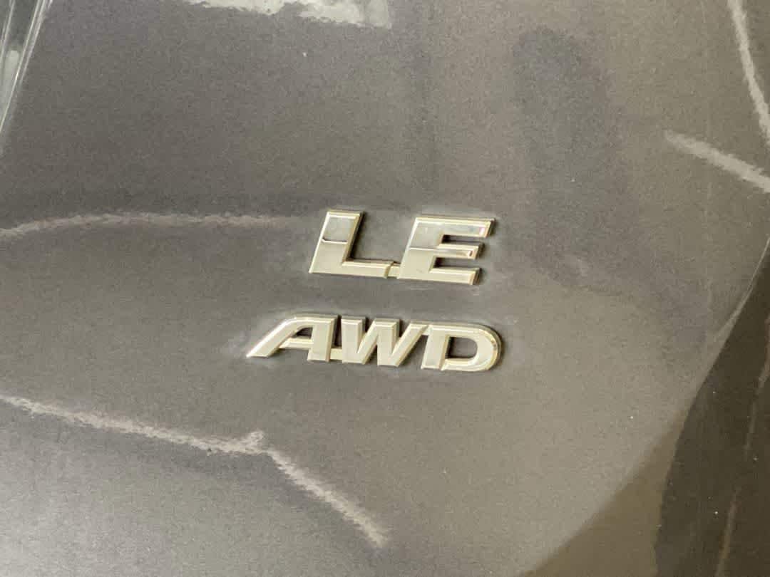 Thumbnail: 2018 Toyota RAV4 - 12