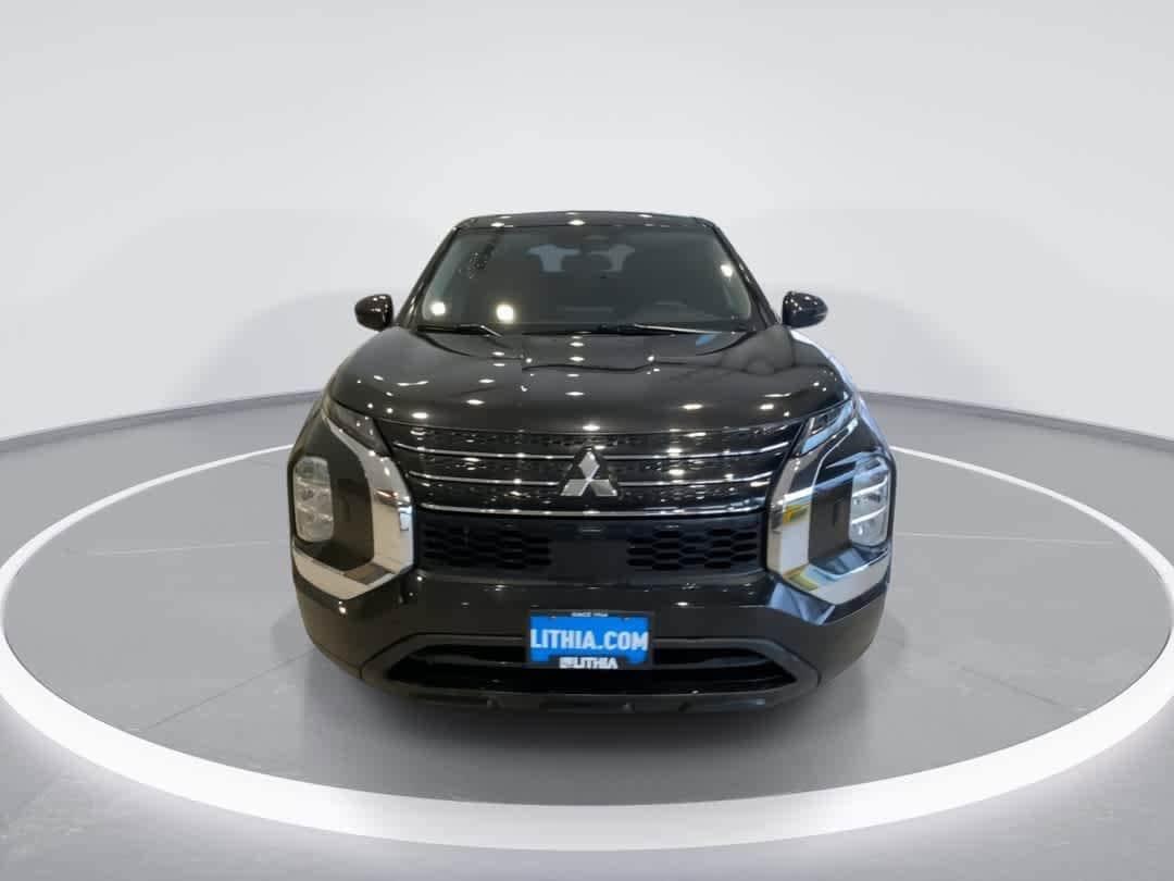 Thumbnail: 2022 Mitsubishi Outlander - 3