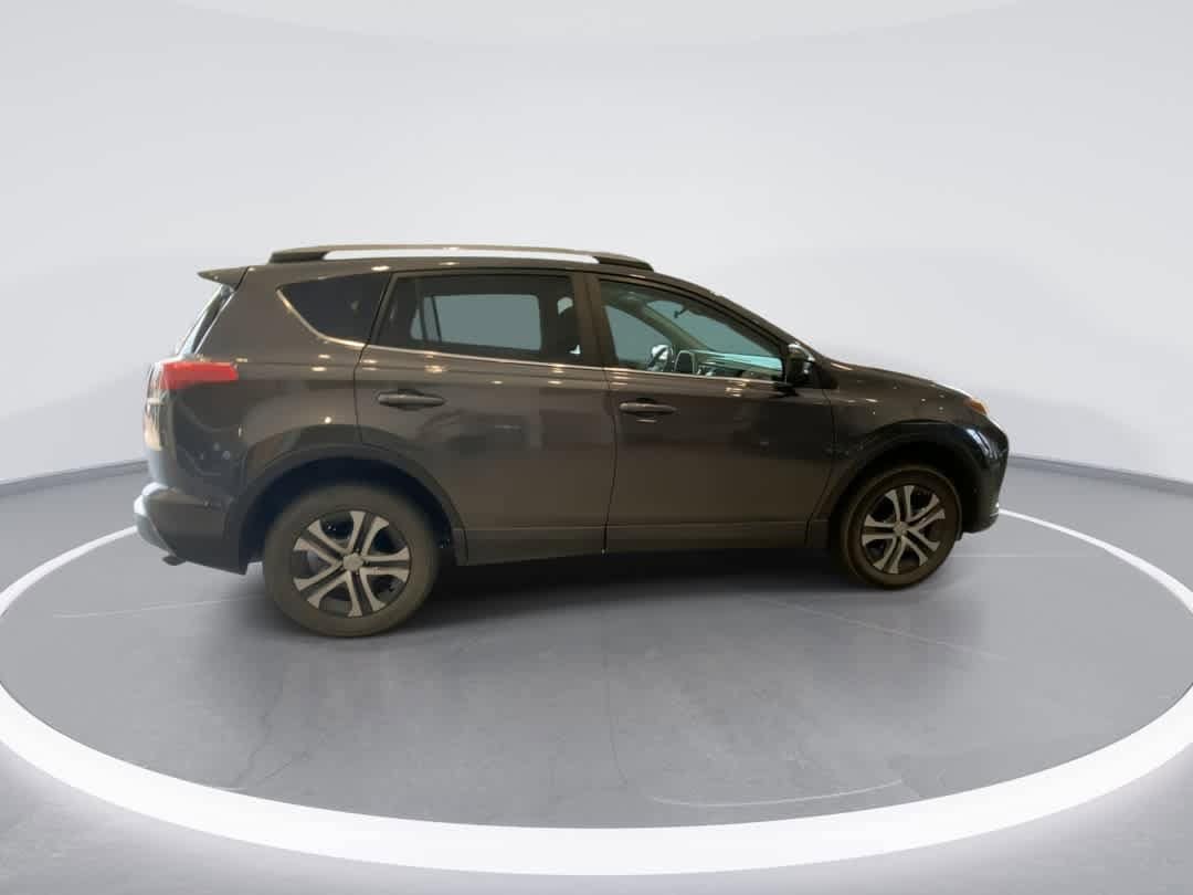 Thumbnail: 2017 Toyota RAV4 - 9