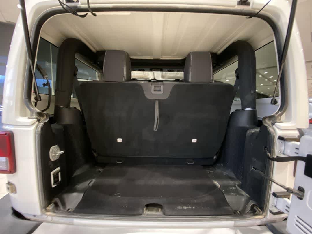 Thumbnail: 2015 Jeep Wrangler - 23