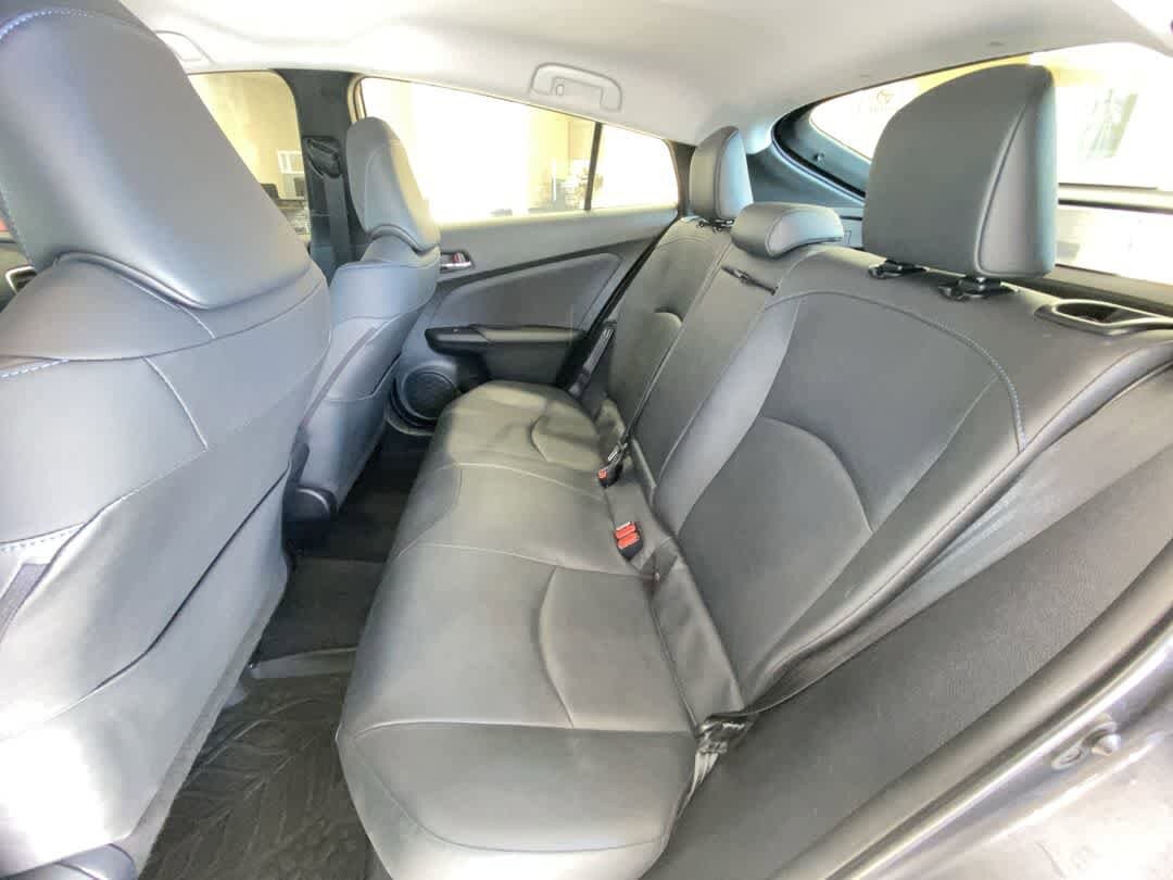 2016 Toyota Prius Three Touring 23