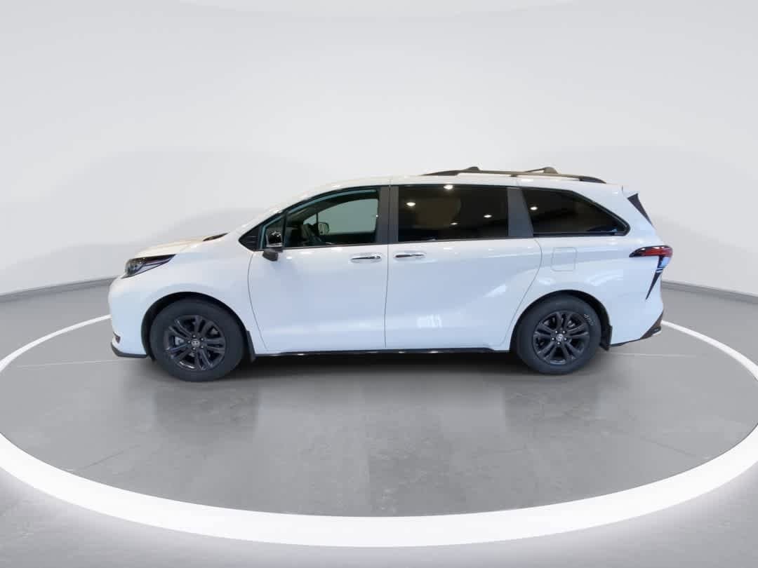 Thumbnail: 2025 Toyota Sienna - 5