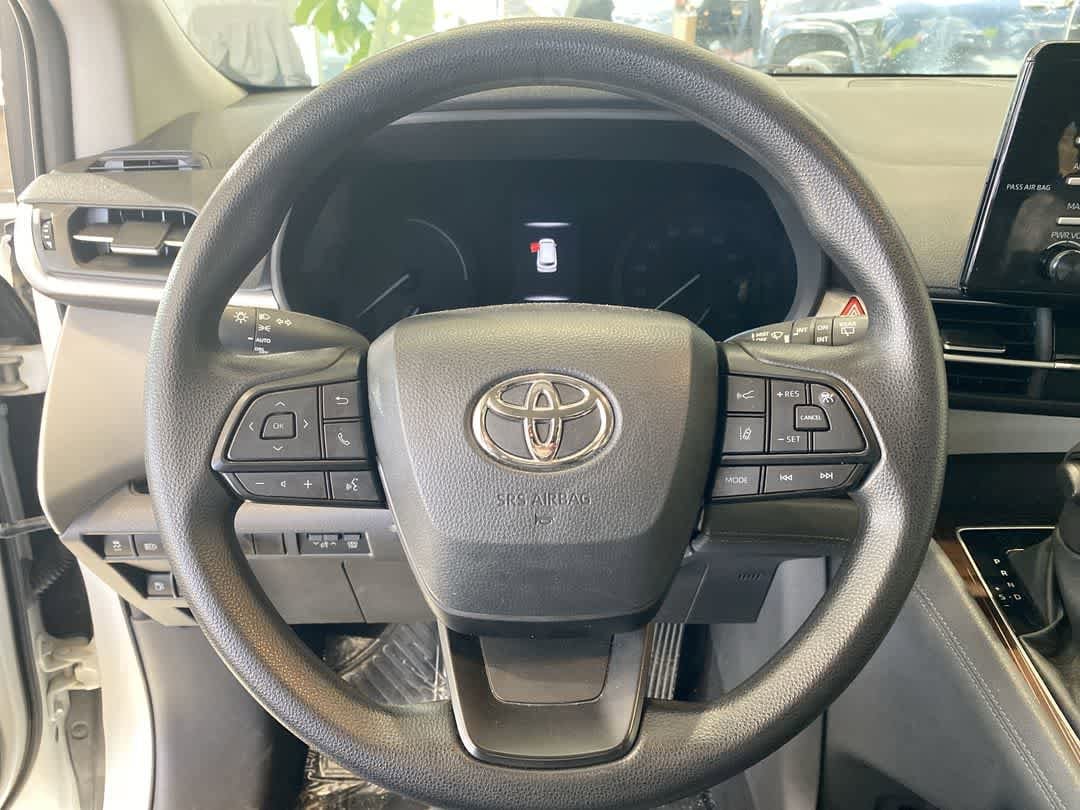 Thumbnail: 2023 Toyota Sienna - 14