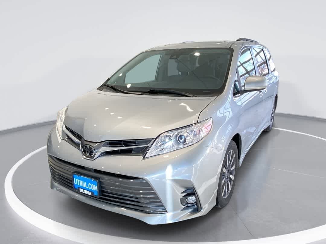 2019 Toyota Sienna XLE Premium's photo