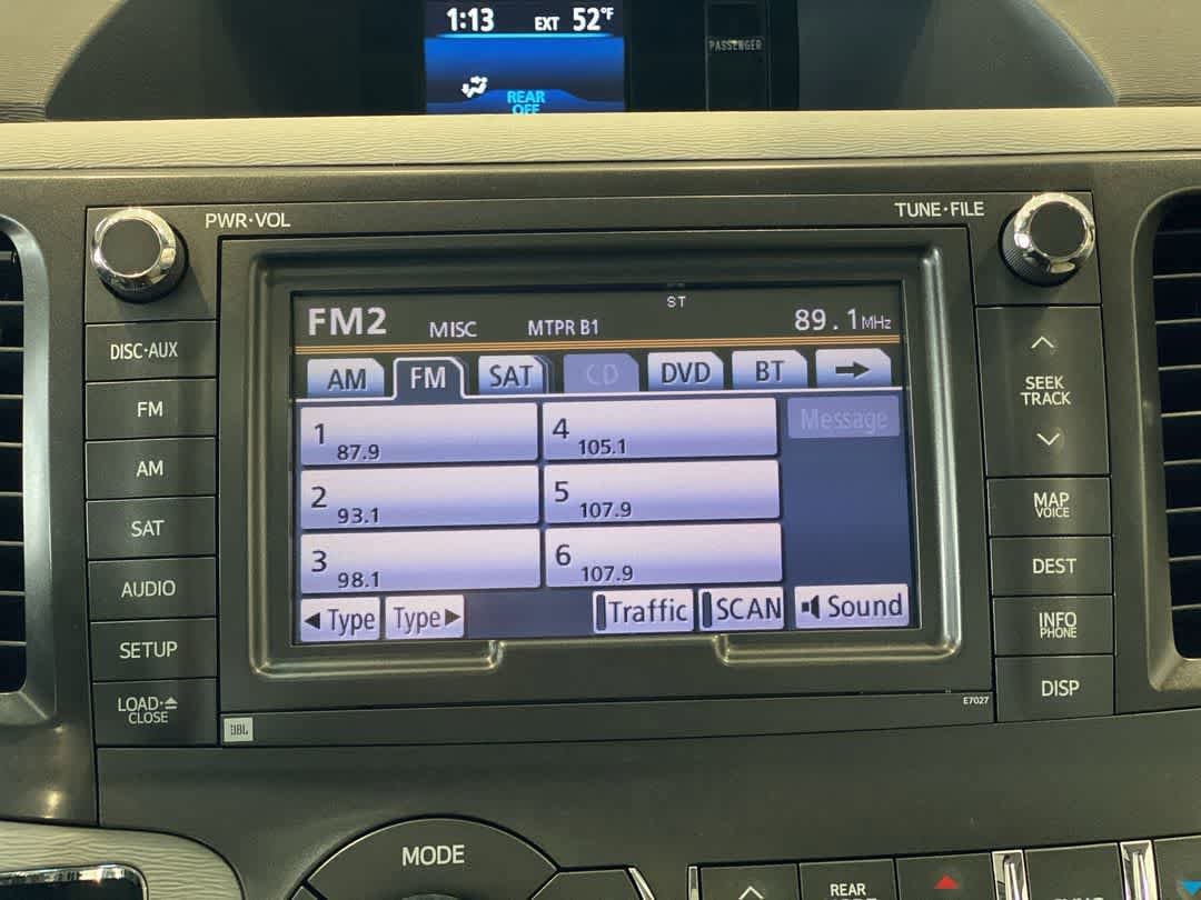 Thumbnail: 2014 Toyota Sienna - 18