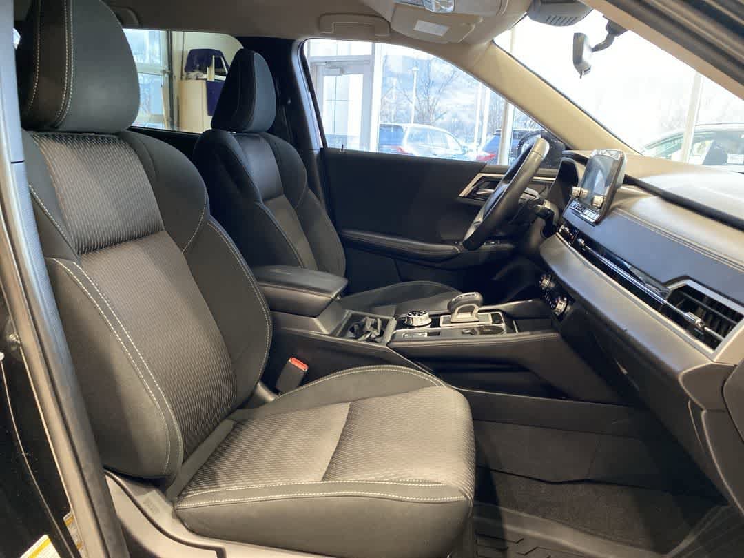 Thumbnail: 2022 Mitsubishi Outlander - 24