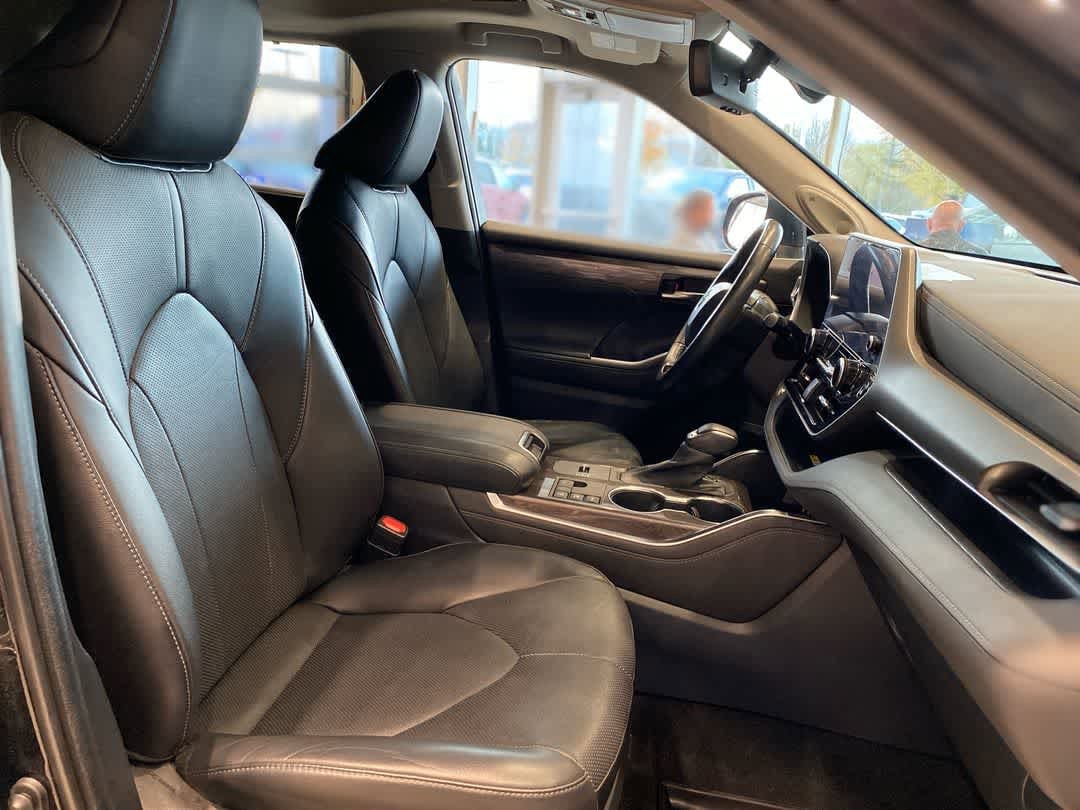 Thumbnail: 2023 Toyota Highlander - 27