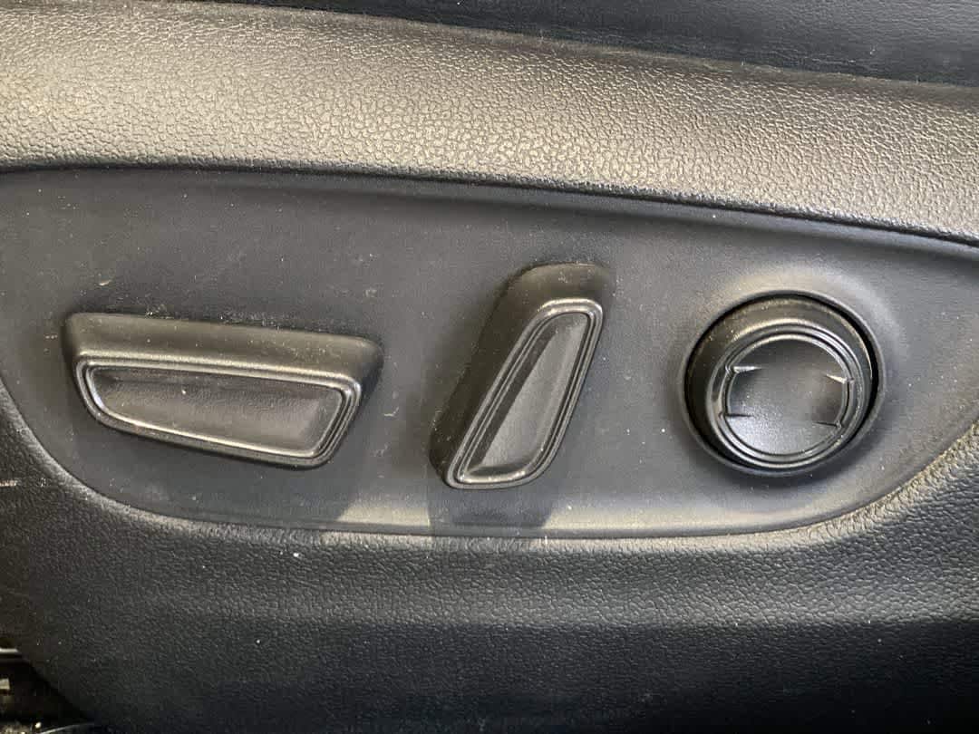 Thumbnail: 2021 Toyota RAV4 - 15