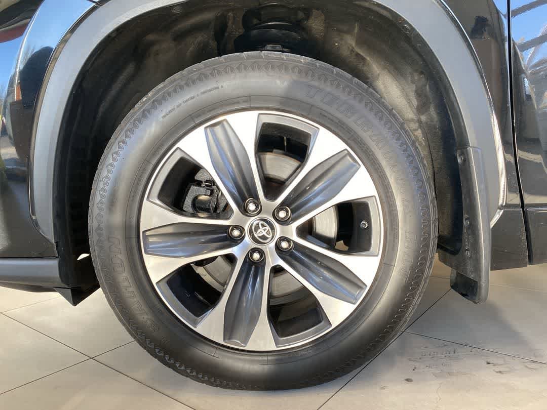 Thumbnail: 2023 Toyota Highlander - 13
