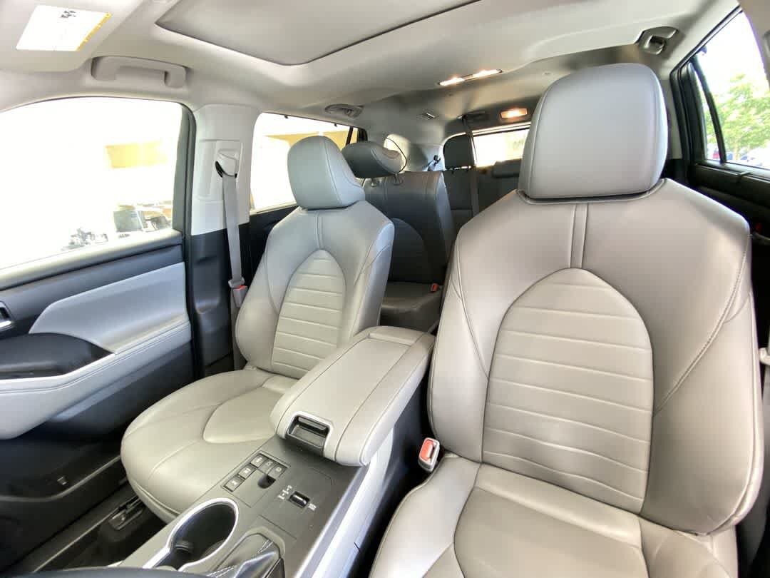 Thumbnail: 2023 Toyota Highlander - 14
