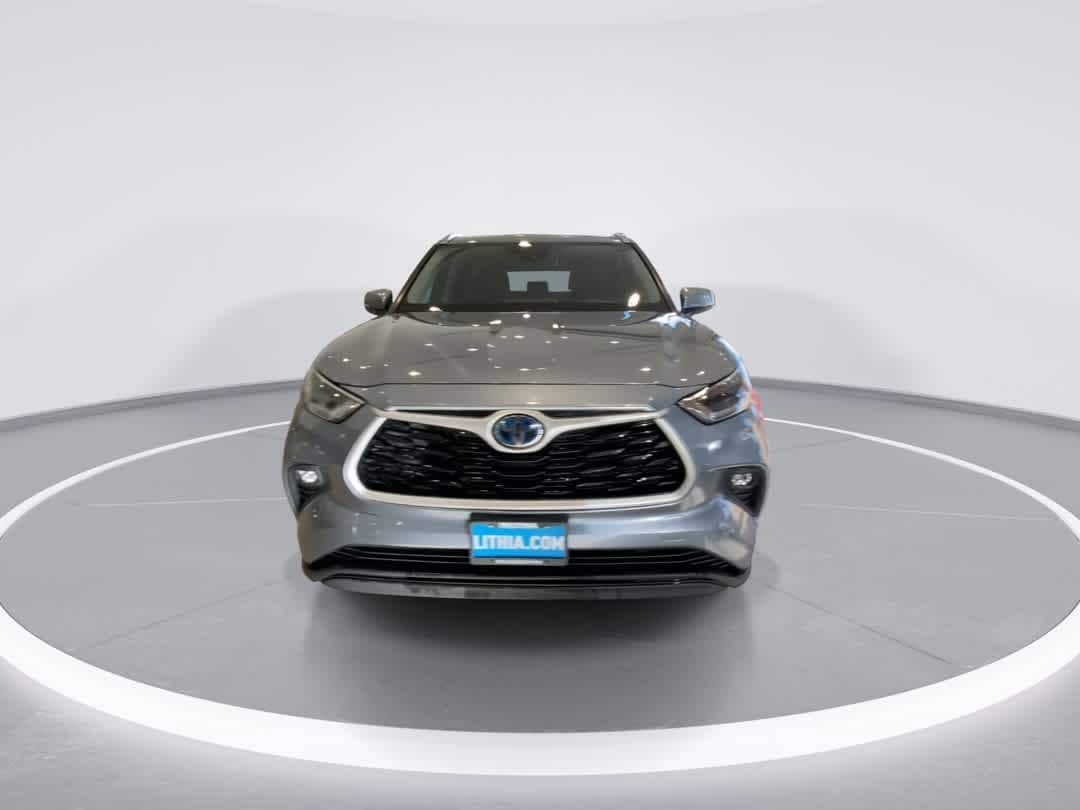 Thumbnail: 2021 Toyota Highlander - 3