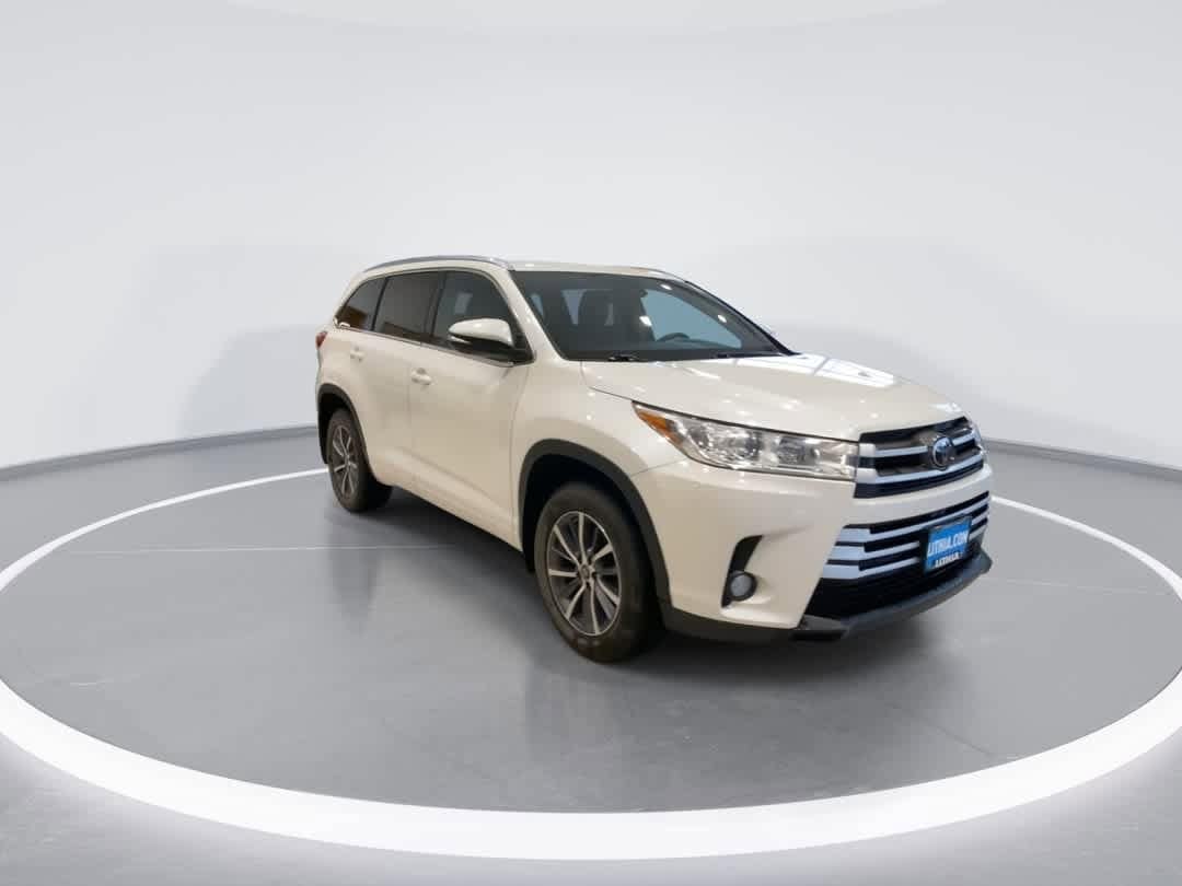 Thumbnail: 2018 Toyota Highlander - 2