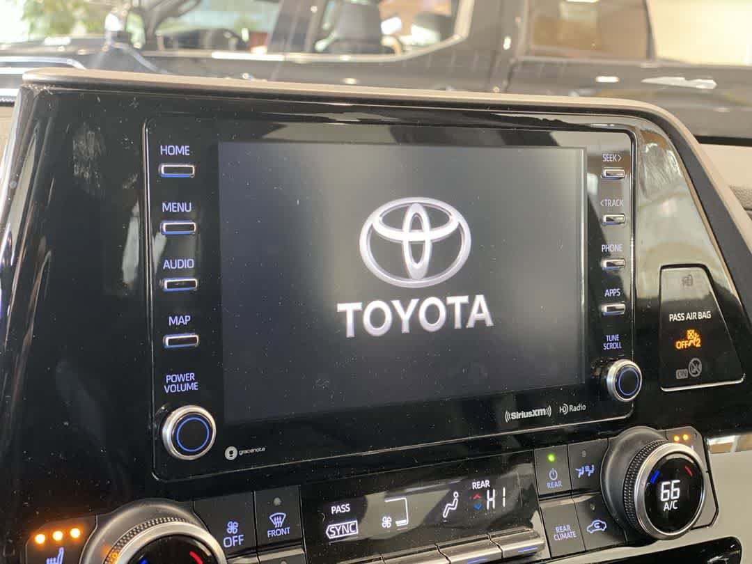 Thumbnail: 2022 Toyota Highlander - 16