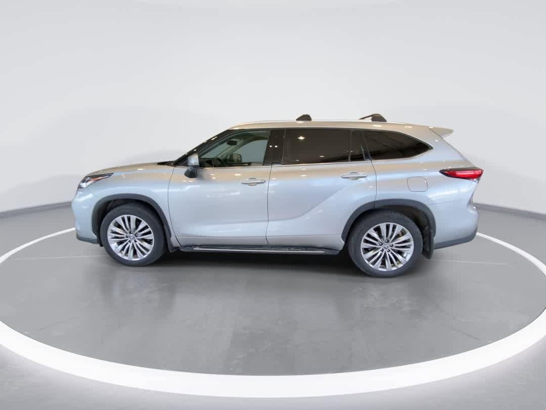 Thumbnail: 2023 Toyota Highlander - 5