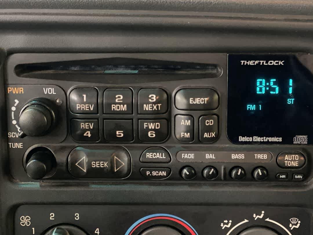 Thumbnail: 2002 Chevrolet Silverado 2500 - 19