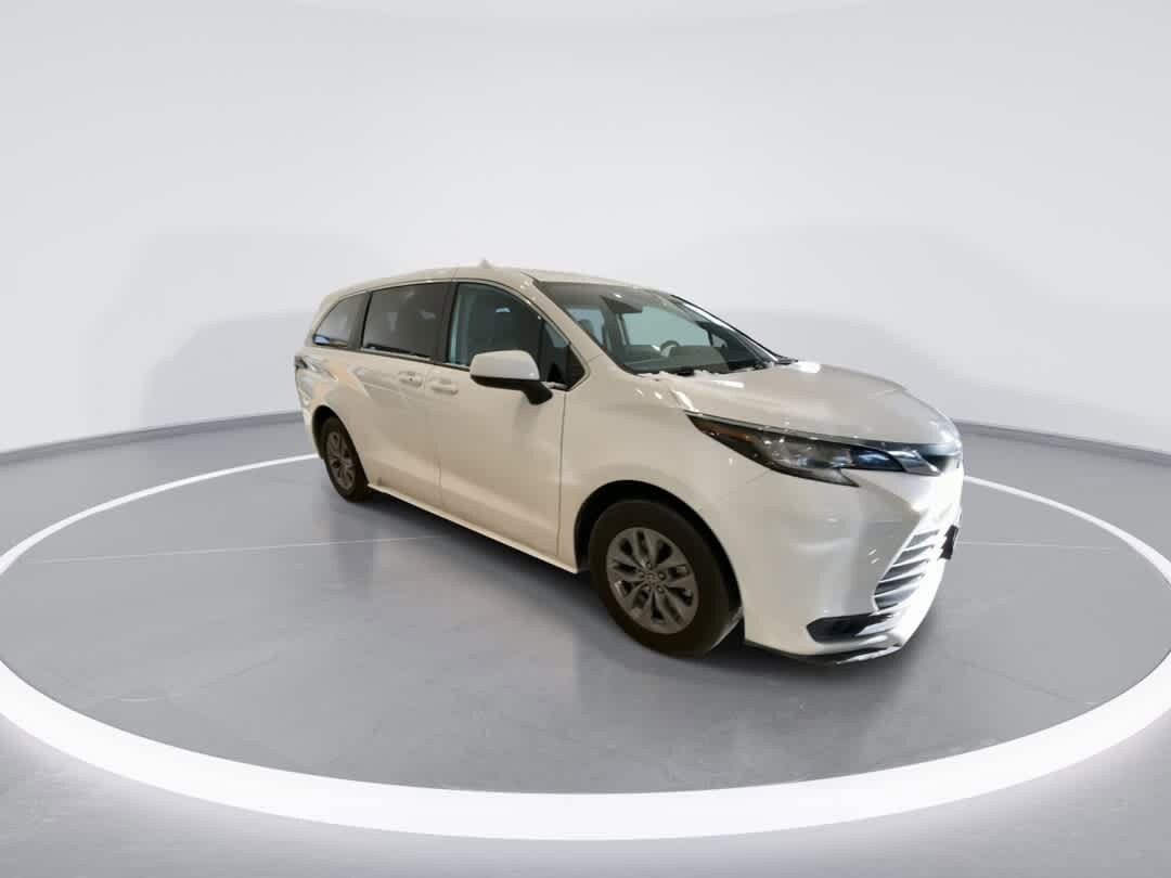 Thumbnail: 2023 Toyota Sienna - 2