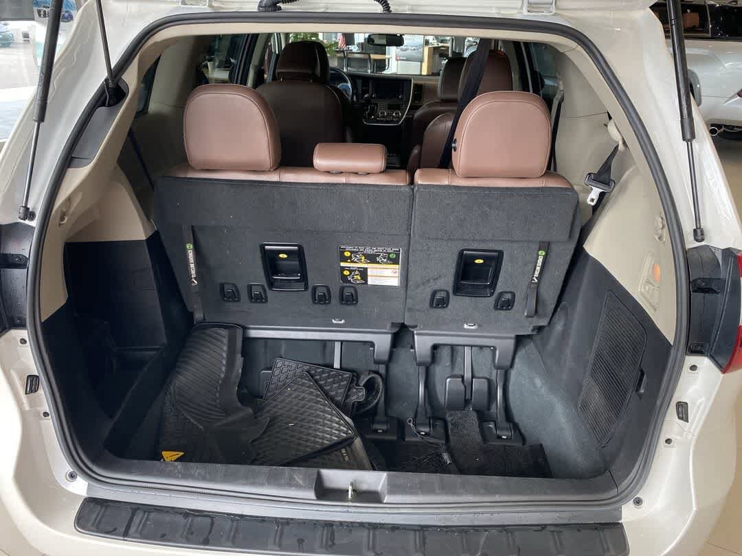 Thumbnail: 2020 Toyota Sienna - 27