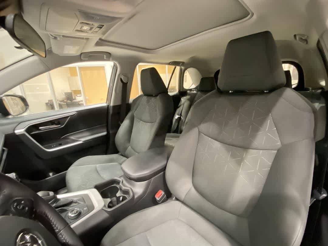 Thumbnail: 2021 Toyota RAV4 - 14