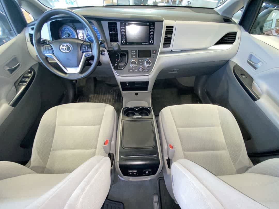 Thumbnail: 2020 Toyota Sienna - 22